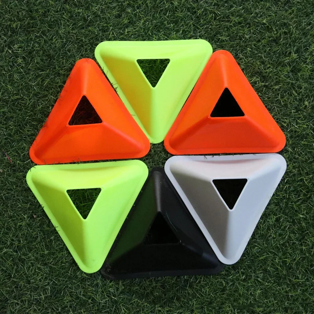 Football Training Cone - サッカー練習用コーン 三角形サッカー練習用フィールドマーキングアジリティトレーニングディスク ポータブル機器 子供と大人のための障害物